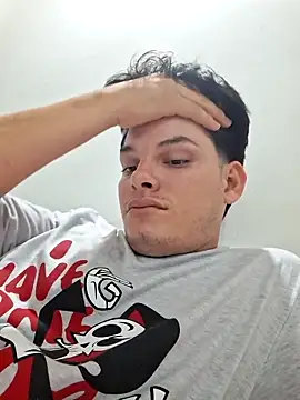 Snapshot of _Ottis_ chatting on October 29, 2025, 11:25 pm Ottis online show from October 29, 2025, 11:25 pm