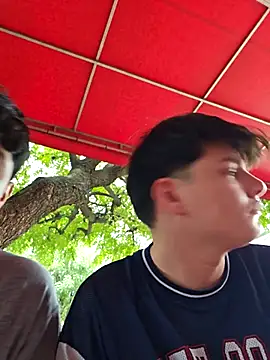 Snapshot of _Ottis_ chatting on October 3, 2025, 6:53 pm Ottis online show from October 3, 2025, 6:53 pm