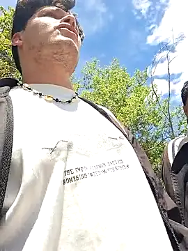 Snapshot of _Ottis_ chatting on October 24, 2025, 4:50 pm Ottis online show from October 24, 2025, 4:50 pm