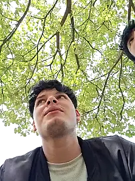 Snapshot of _Ottis_ chatting on October 20, 2025, 5:24 pm Ottis online show from October 20, 2025, 5:24 pm