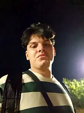 Snapshot of _Ottis_ chatting on October 26, 2025, 2:56 am Ottis online show from October 26, 2025, 2:56 am