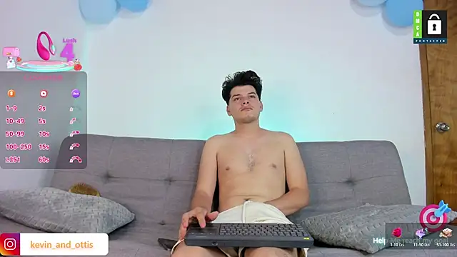 Snapshot of _Ottis_ chatting on September 28, 2025, 10:33 am Ottis online show from September 28, 2025, 10:33 am