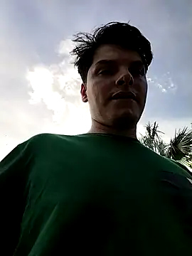 Snapshot of _Ottis_ chatting on October 7, 2025, 9:27 pm Ottis online show from October 7, 2025, 9:27 pm