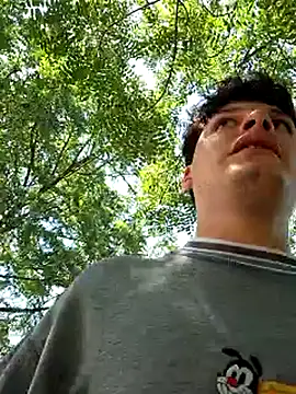 Snapshot of _Ottis_ chatting on October 30, 2025, 5:43 pm Ottis online show from October 30, 2025, 5:43 pm