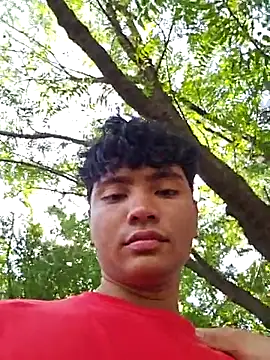 Snapshot of _Ottis_ chatting on October 9, 2025, 7:36 pm Ottis online show from October 9, 2025, 7:36 pm