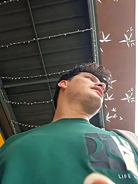 Snapshot of _Ottis_ chatting on October 21, 2025, 3:44 pm Ottis online show from October 21, 2025, 3:44 pm