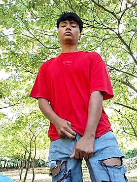 Snapshot of _Ottis_ chatting on November 1, 2025, 7:19 pm Ottis online show from November 1, 2025, 7:19 pm