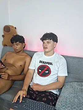 Snapshot of _Ottis_ chatting on October 27, 2025, 4:02 am Ottis online show from October 27, 2025, 4:02 am