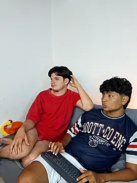 Snapshot of _Ottis_ chatting on October 24, 2025, 12:09 am Ottis online show from October 24, 2025, 12:09 am