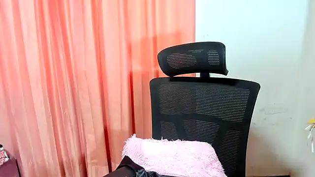 Snapshot of FalakRese chatting on October 14, 2025, 5:57 pm FalakRese online show from October 14, 2025, 5:57 pm