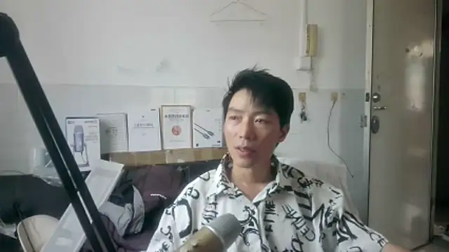 xhqds online show from June 1, 2026, 3:51 am