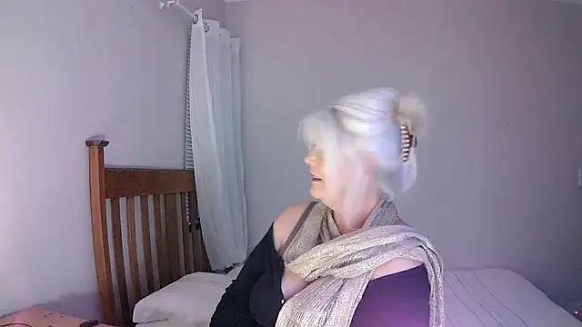 Miahotmilf online show from January 29, 2025, 6:50 pm