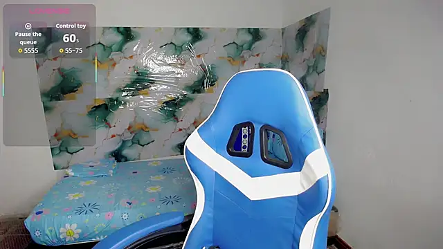 Snapshot of Emma-mae chatting on February 23, 2026, 5:24 pm Emma-mae online show from February 23, 2026, 5:24 pm