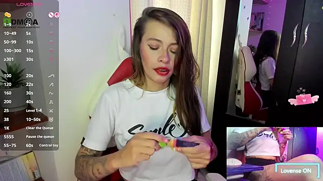 sweetlittlelisa online show from November 19, 2025, 9:59 pm