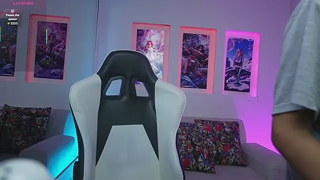 Snapshot of KayraOwen chatting on October 7, 2025, 11:33 am KayraOwen online show from October 7, 2025, 11:33 am