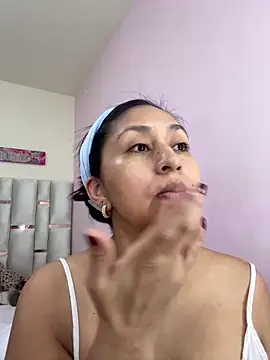 Snapshot of MonicaMoret chatting on December 20, 2025, 12:41 pm MonicaMoret online show from December 20, 2025, 12:41 pm