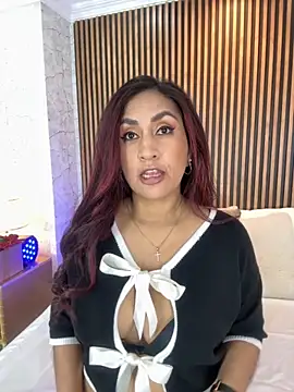 Snapshot of MonicaMoret chatting on September 25, 2025, 12:22 pm MonicaMoret online show from September 25, 2025, 12:22 pm