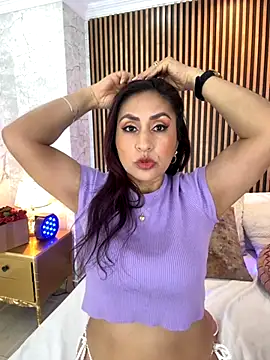 Snapshot of MonicaMoret chatting on October 1, 2025, 12:20 pm MonicaMoret online show from October 1, 2025, 12:20 pm