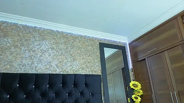 stella xue online show from November 7, 2025, 10:03 pm