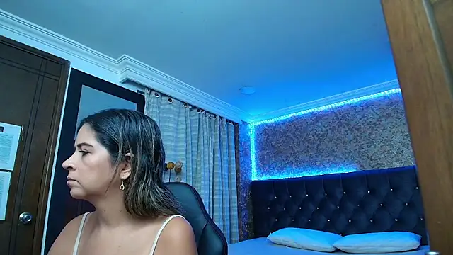 stella xue online show from October 17, 2025, 9:27 pm