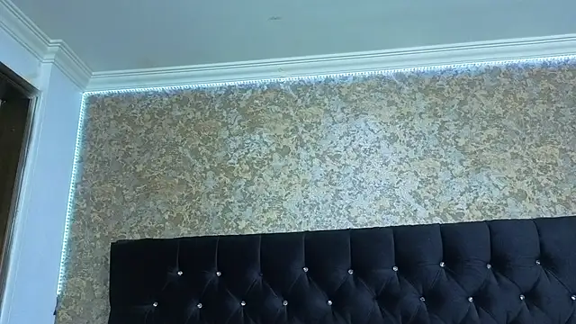 stella xue online show from December 1, 2025, 9:04 pm