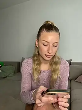 belle98 online show from November 16, 2025, 1:38 pm