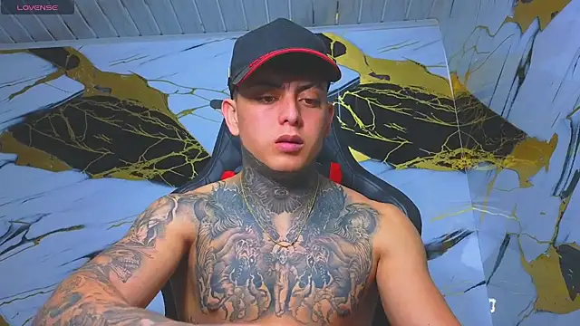 Snapshot of Kevin22_222 chatting on October 10, 2025, 5:30 am Kevin22 222 online show from October 10, 2025, 5:30 am