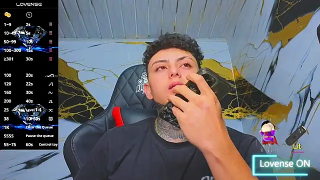 Snapshot of Kevin22_222 chatting on October 14, 2025, 6:03 am Kevin22 222 online show from October 14, 2025, 6:03 am