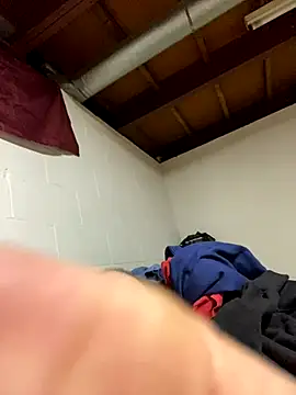 Snapshot of bighung1990 chatting on December 2, 2025, 8:27 am bighung1990 online show from December 2, 2025, 8:27 am