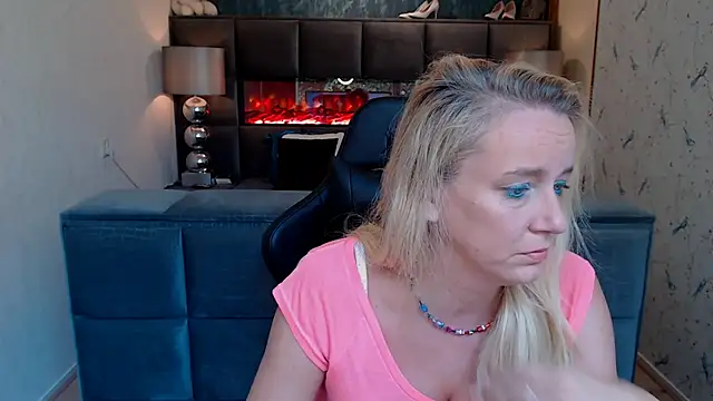 Snapshot of Wendysexyx chatting on September 30, 2025, 8:09 am Wendysexyx online show from September 30, 2025, 8:09 am