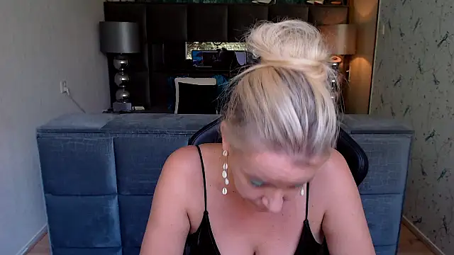 Snapshot of Wendysexyx chatting on September 28, 2025, 2:02 pm Wendysexyx online show from September 28, 2025, 2:02 pm