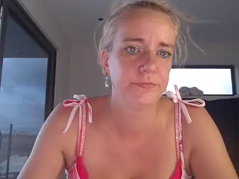 Snapshot of Wendysexyx chatting on October 18, 2025, 10:12 pm Wendysexyx online show from October 18, 2025, 10:12 pm