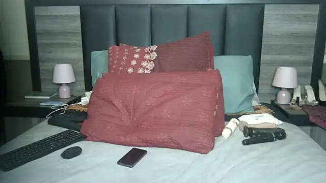 Snapshot of BigButt-MomJ75 chatting on September 19, 2025, 12:25 am BigButt-MomJ75 online show from September 19, 2025, 12:25 am