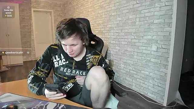 iliaskrislove online show from March 13, 2025, 2:44 pm