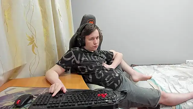 iliaskrislove online show from April 16, 2026, 10:01 pm