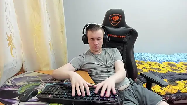 Snapshot of iliaskrislove chatting on October 28, 2025, 10:03 am iliaskrislove online show from October 28, 2025, 10:03 am