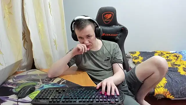 Snapshot of iliaskrislove chatting on October 24, 2025, 1:37 am iliaskrislove online show from October 24, 2025, 1:37 am