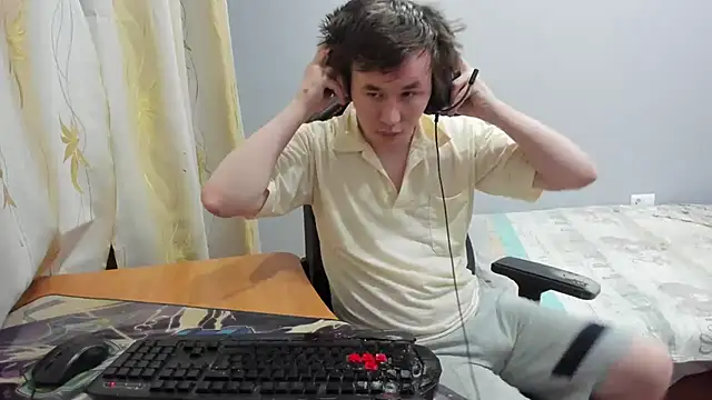 iliaskrislove online show from February 19, 2026, 9:01 pm