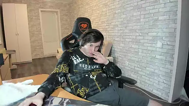iliaskrislove online show from March 11, 2025, 2:42 am