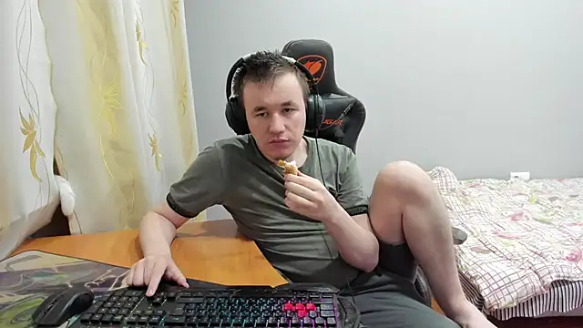 iliaskrislove online show from November 18, 2025, 2:49 am