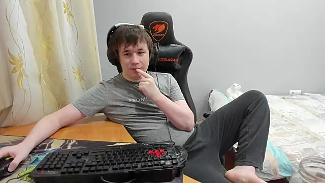 iliaskrislove online show from March 18, 2026, 4:08 pm