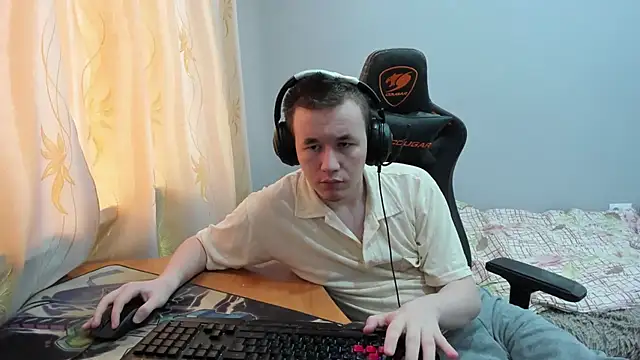 iliaskrislove online show from November 4, 2025, 6:39 am