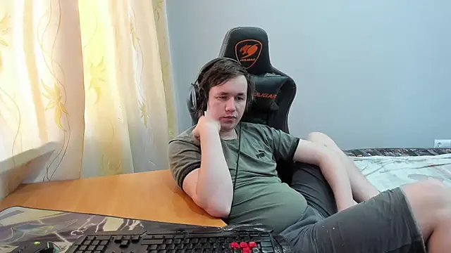 iliaskrislove online show from April 12, 2026, 1:14 pm