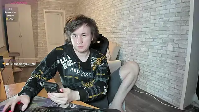 iliaskrislove online show from March 13, 2025, 2:27 am