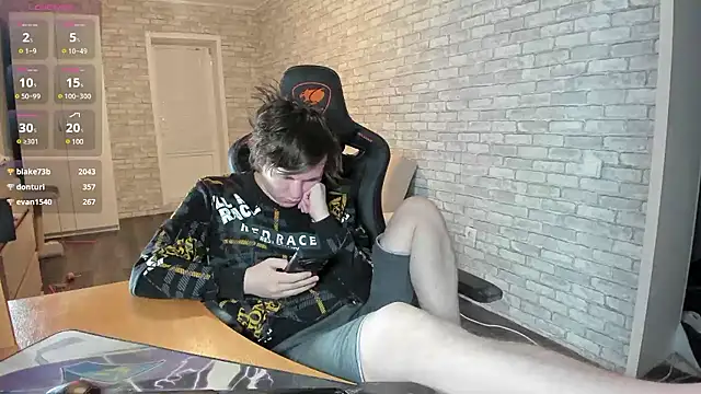 iliaskrislove online show from March 9, 2025, 7:05 pm
