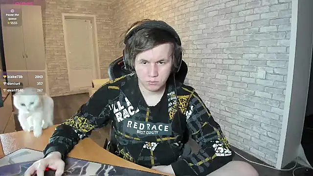 iliaskrislove online show from March 7, 2025, 9:06 pm