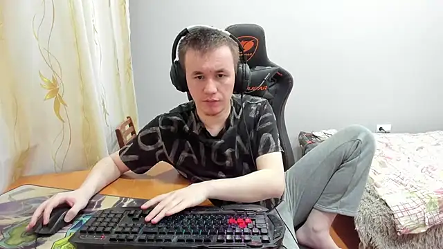 iliaskrislove online show from November 4, 2025, 6:44 pm