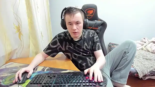 iliaskrislove online show from November 6, 2025, 12:42 pm