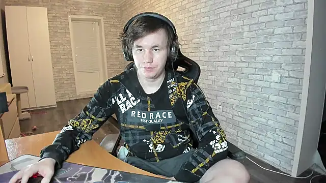 iliaskrislove online show from March 10, 2025, 8:34 pm