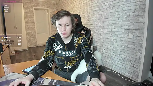 iliaskrislove online show from March 12, 2025, 12:53 am